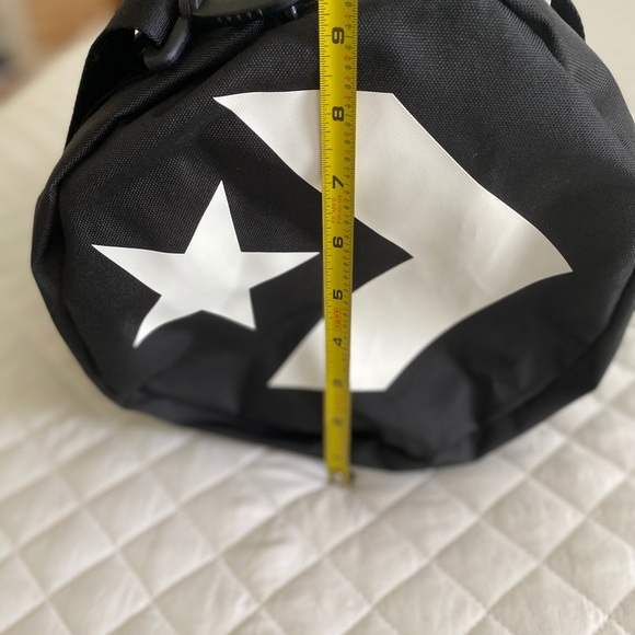 NWT Duffle bag with crossbody strap - Picture 3 of 7